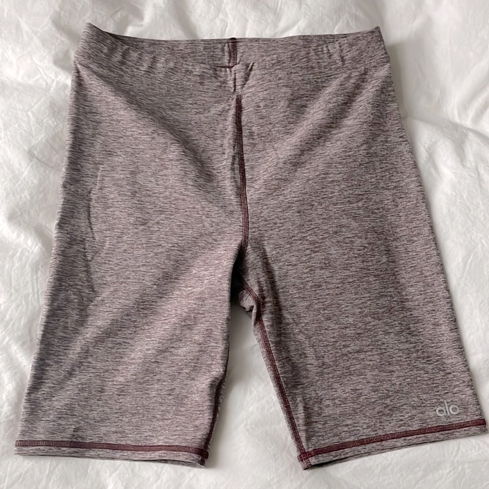 High-Waist Alosoft Flow Biker Short in Smoky Quartz Heather by Alo Yoga - Picture 2 of 3